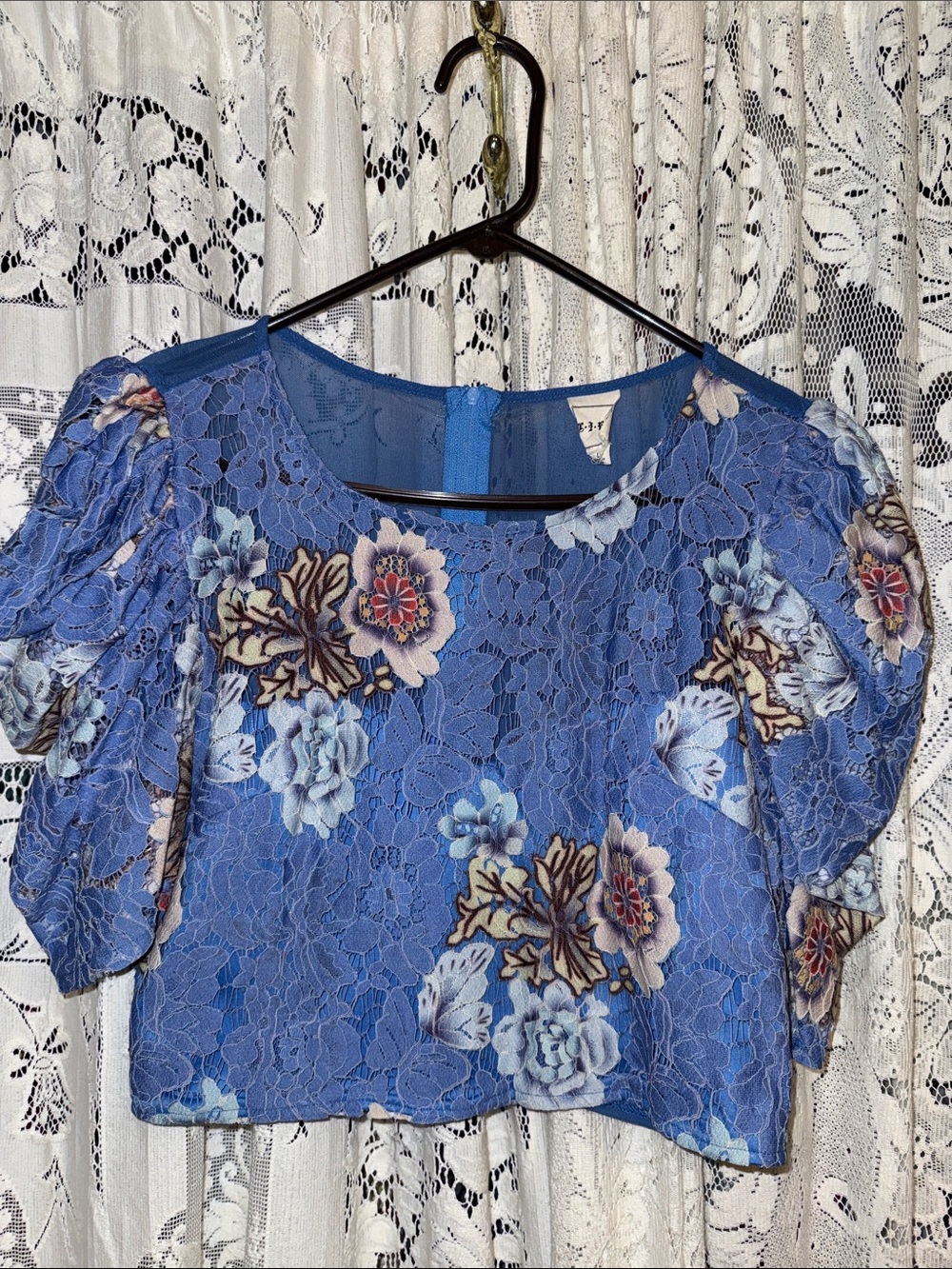 CiEN Blue Floral Lace Puff-Sleeve Blouse